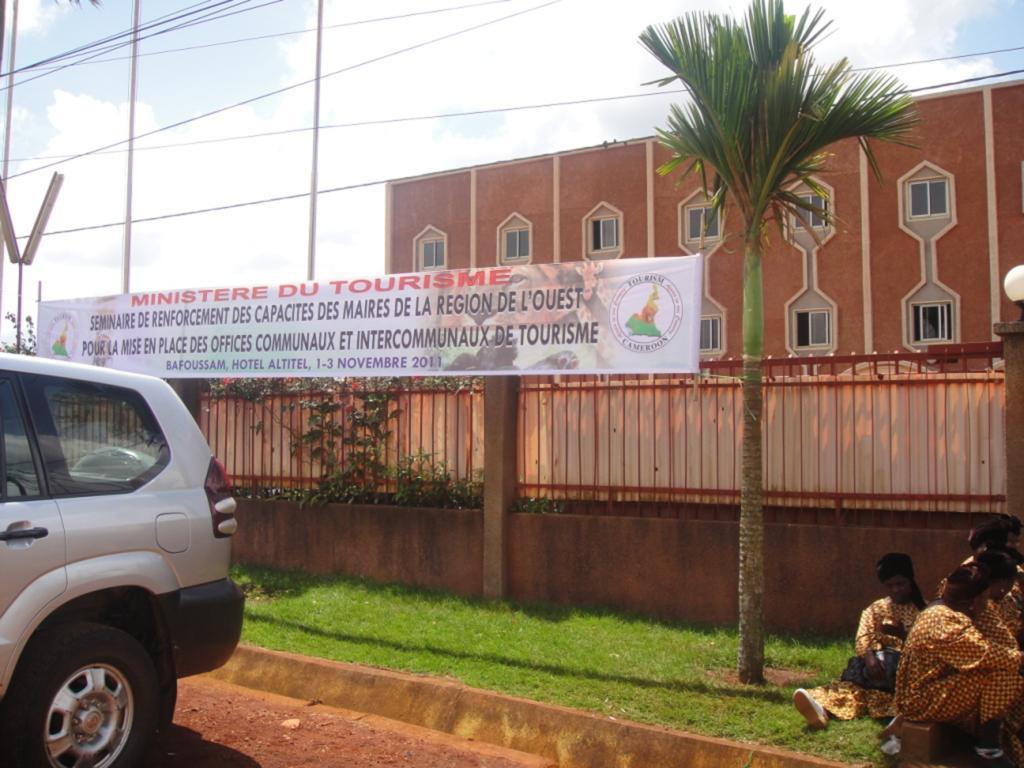 Hotel Altitel Bafoussam Ngoại thất bức ảnh