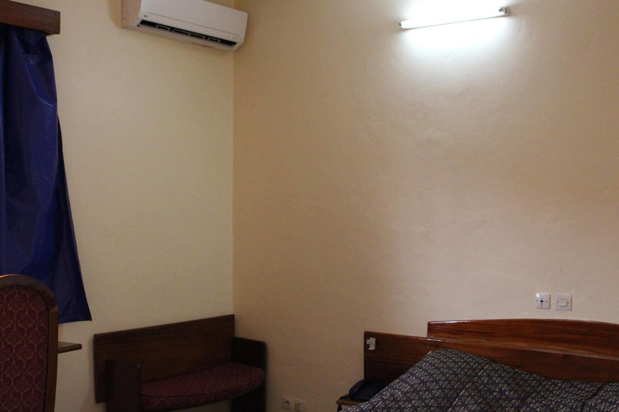 Hotel Altitel Bafoussam Ngoại thất bức ảnh