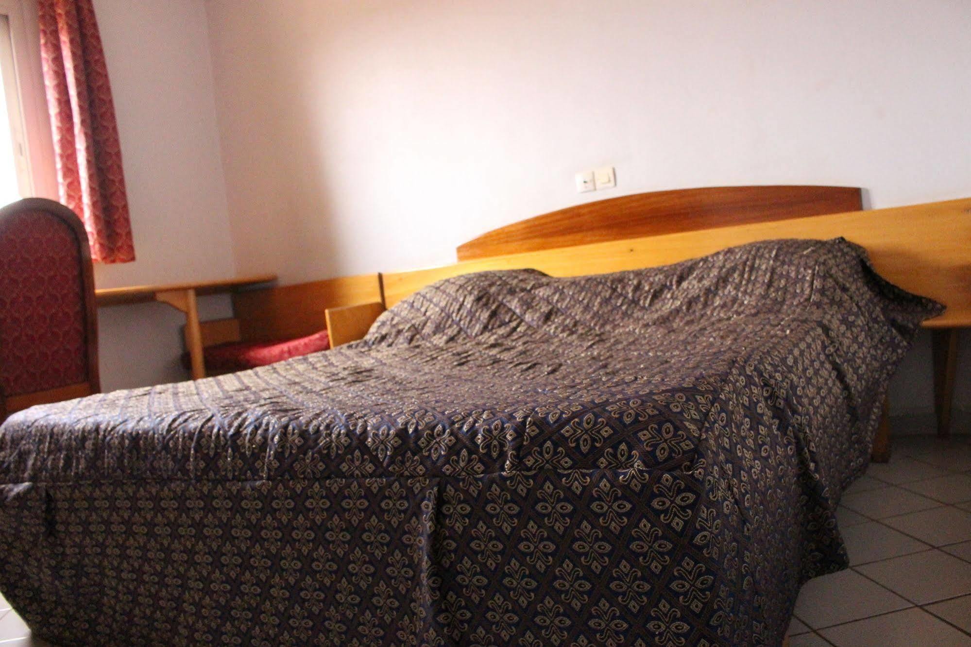 Hotel Altitel Bafoussam Ngoại thất bức ảnh