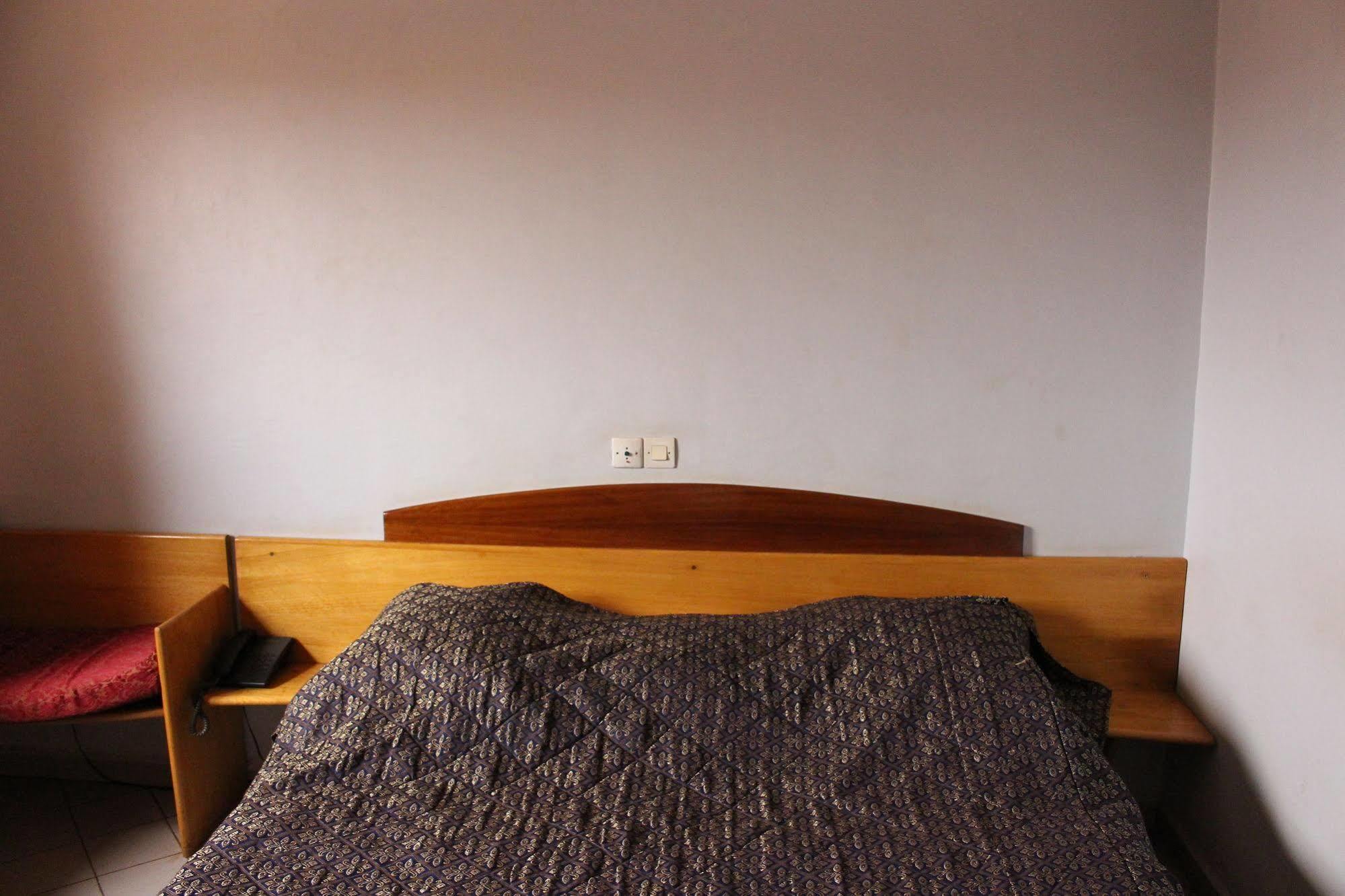Hotel Altitel Bafoussam Ngoại thất bức ảnh